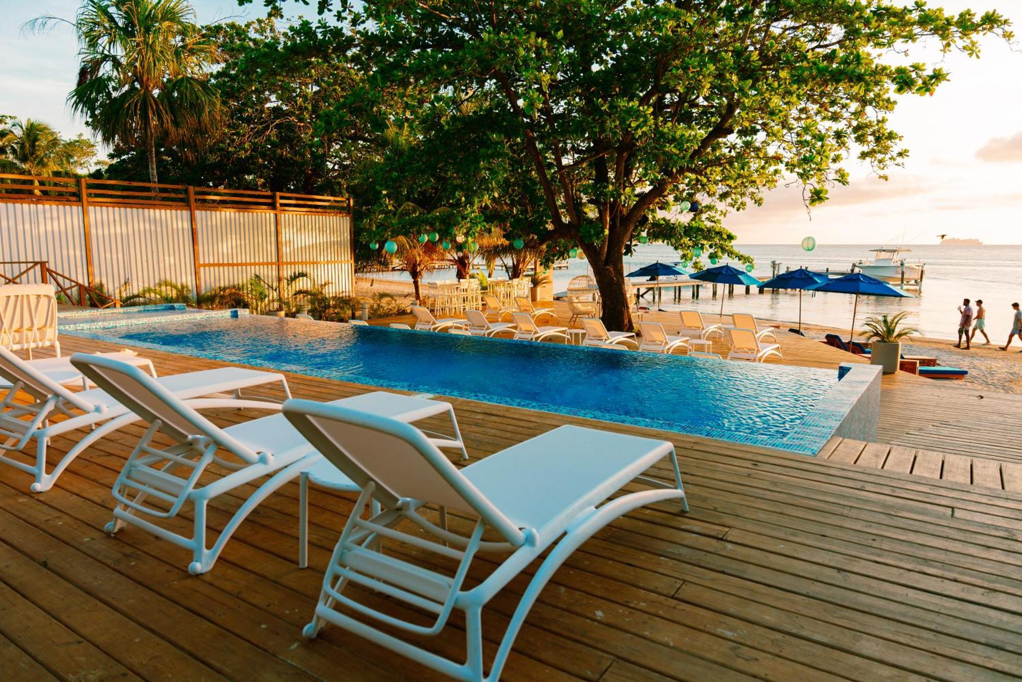 Blue Roatan Resort Уест Бей Екстериор снимка